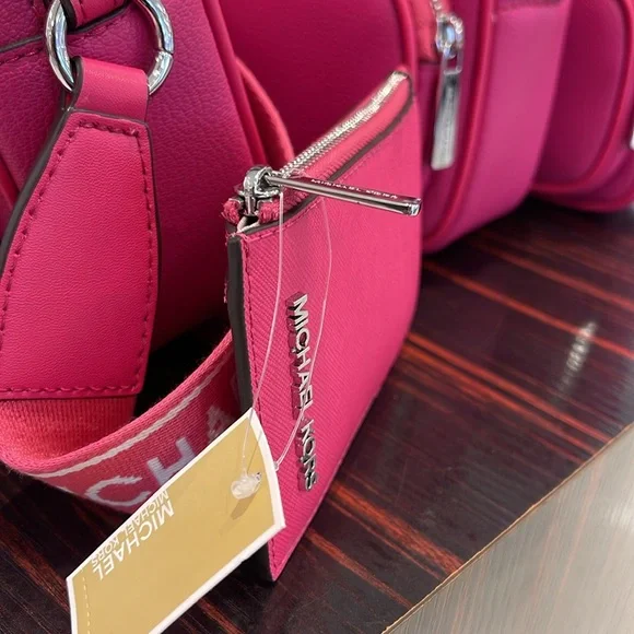 MICHAEL KORS
Jet Set Travel Medium Top Zip Leather Card Case Wallet 
Dragonfruit - Picture 10 of 16